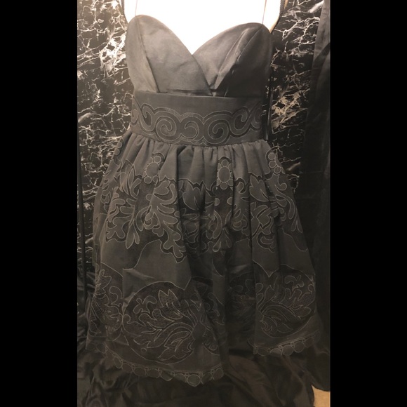 Ladies Evening Attire - Picture 1 of 4